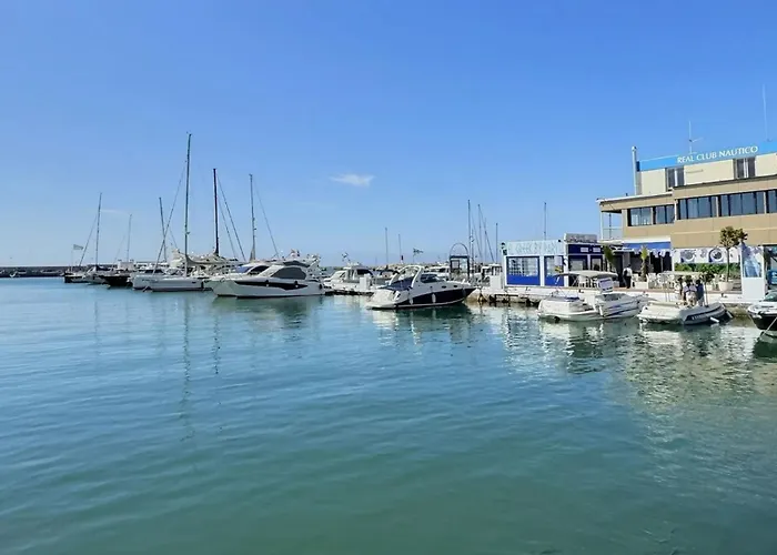Front Line Paradise In Appartement Estepona